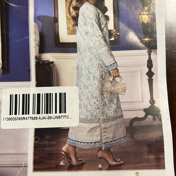 Gently used Asim Jofa size smalll to medium beautiful elegant piece. Party wear - Picture 3 of 17